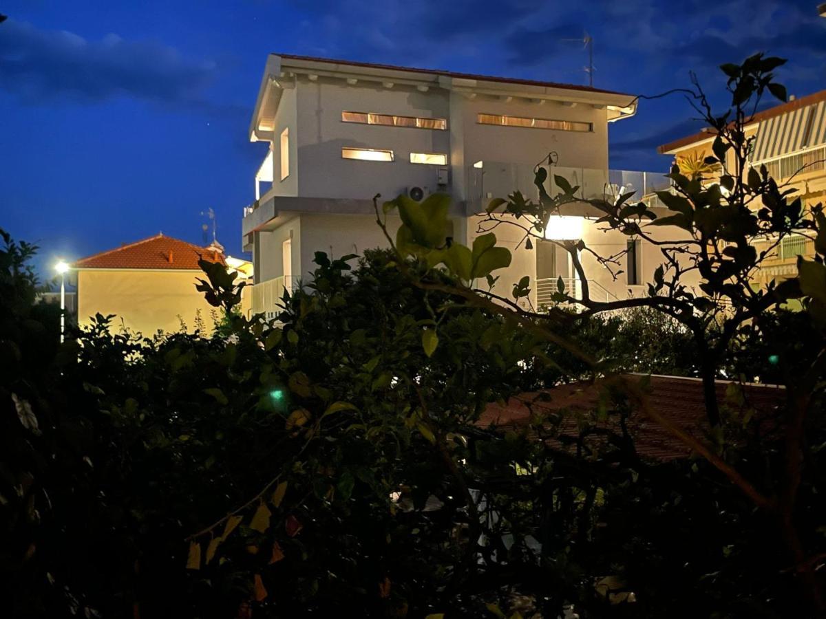 Albero della vita Spotorno Esterno foto